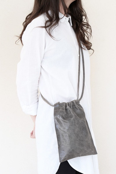 Barbara Pizik presentsTagliovivo Luxury Leather Bags - Fall 2021 Collection satchel bag light grey by tagliovivo